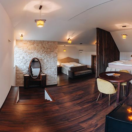 Hotel Kastely Grof Zichy Haniska Esterno foto