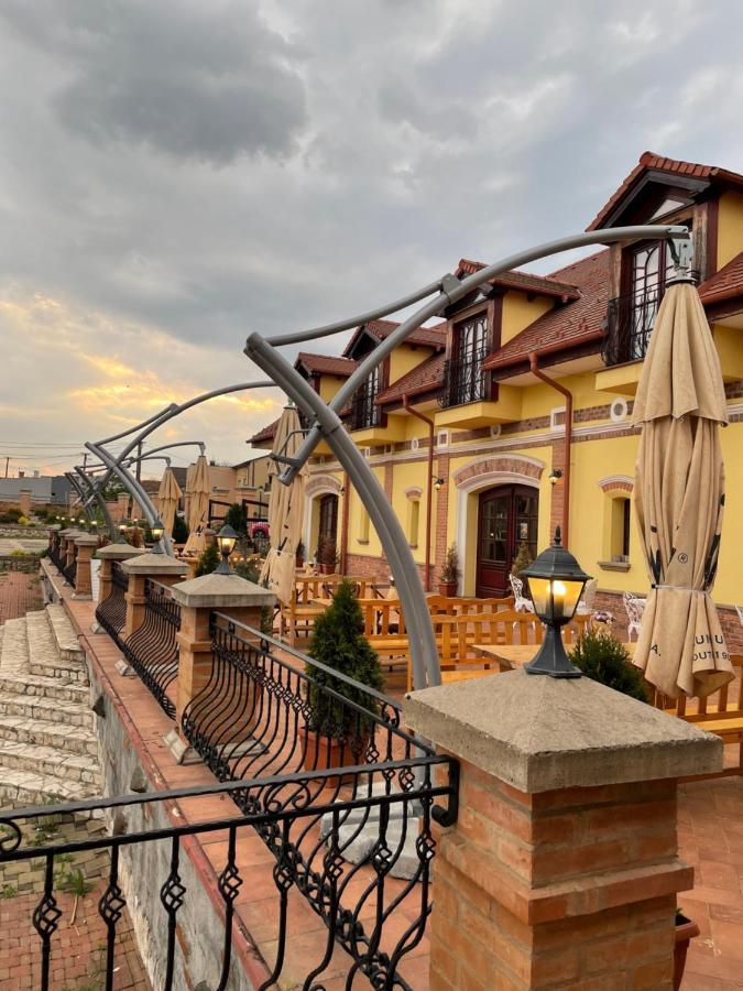 Hotel Kastely Grof Zichy Haniska Esterno foto