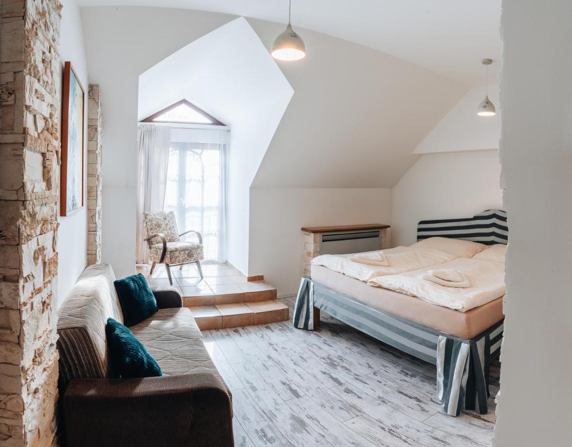 Hotel Kastely Grof Zichy Haniska Esterno foto