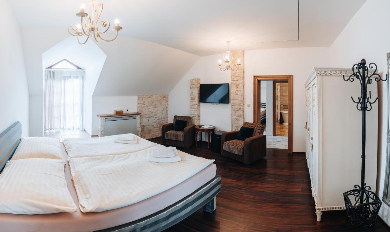 Hotel Kastely Grof Zichy Haniska Esterno foto