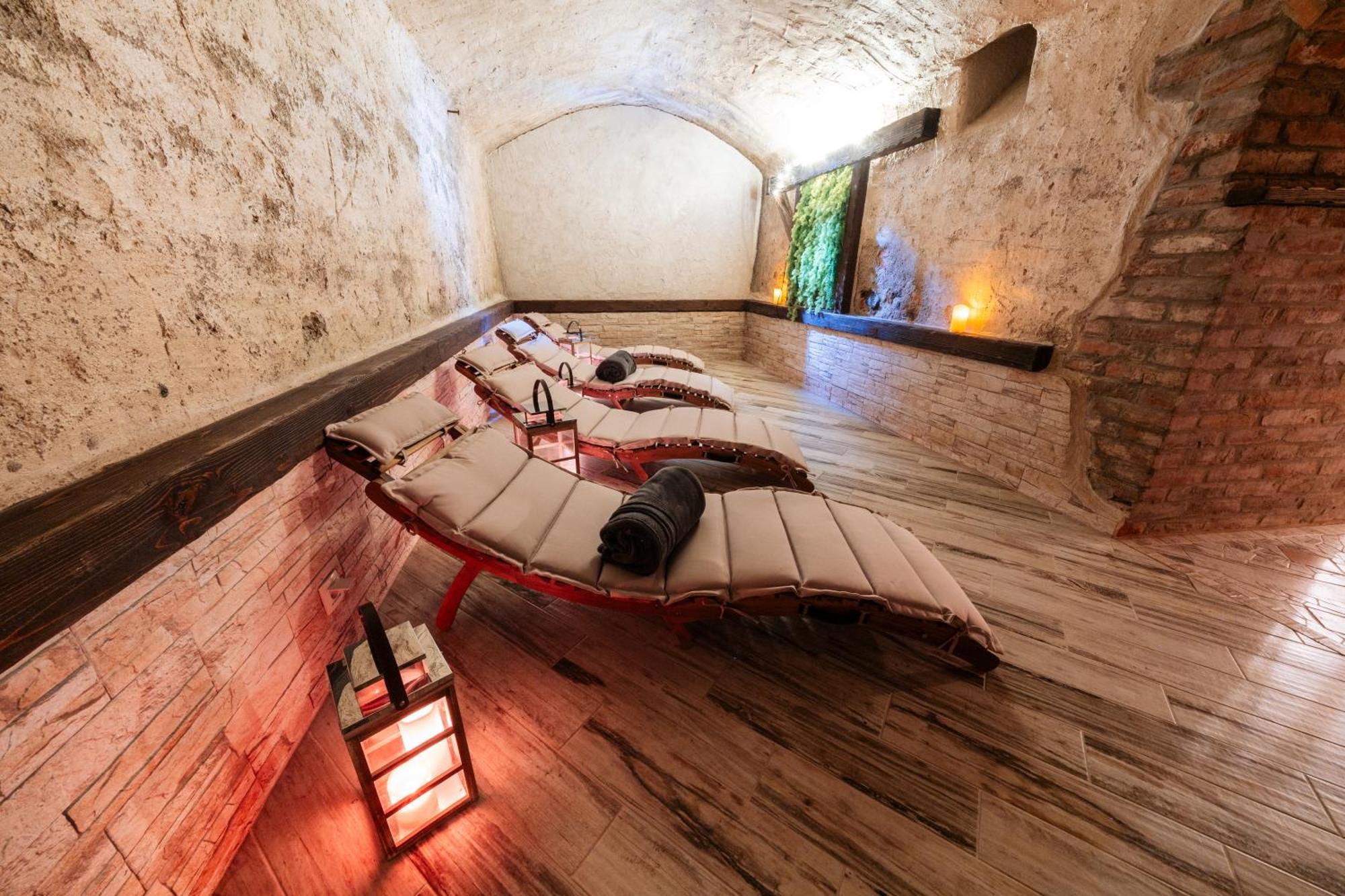 Hotel Kastely Grof Zichy Haniska Esterno foto